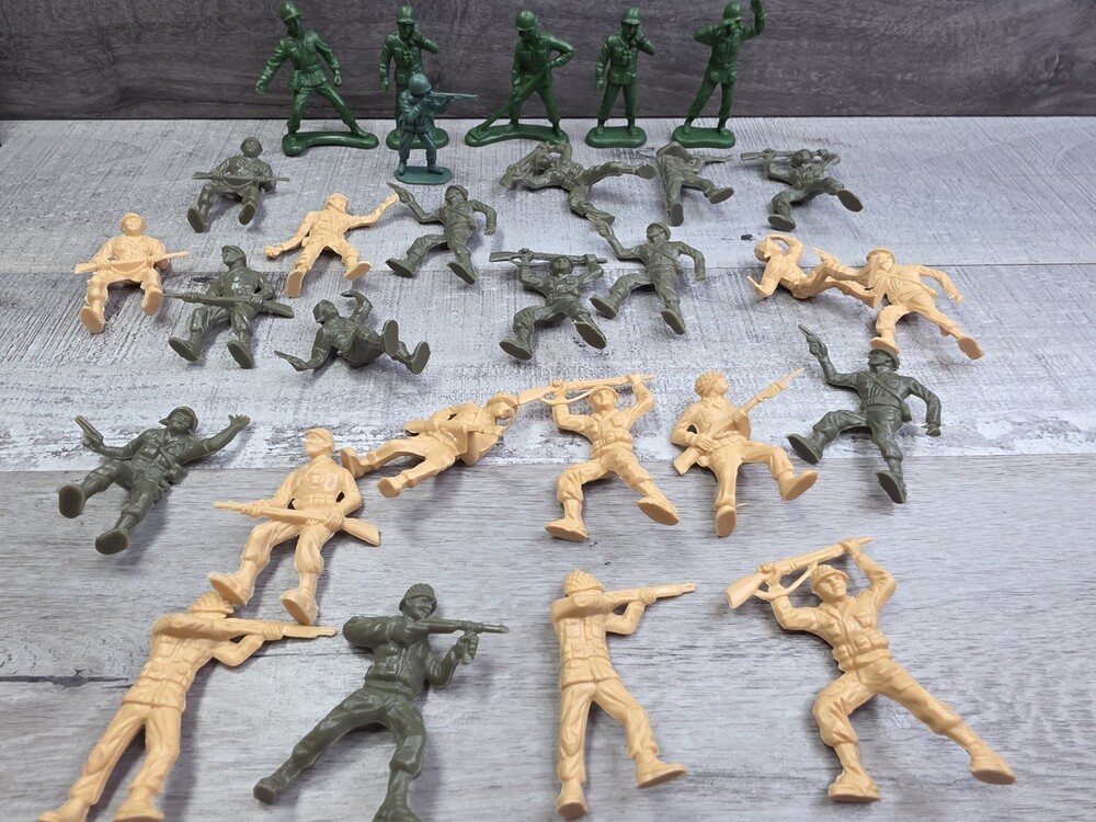 Plastic Green & Tan Army Men Mixed Lot of 29 Toy Soldier Military Figures b306